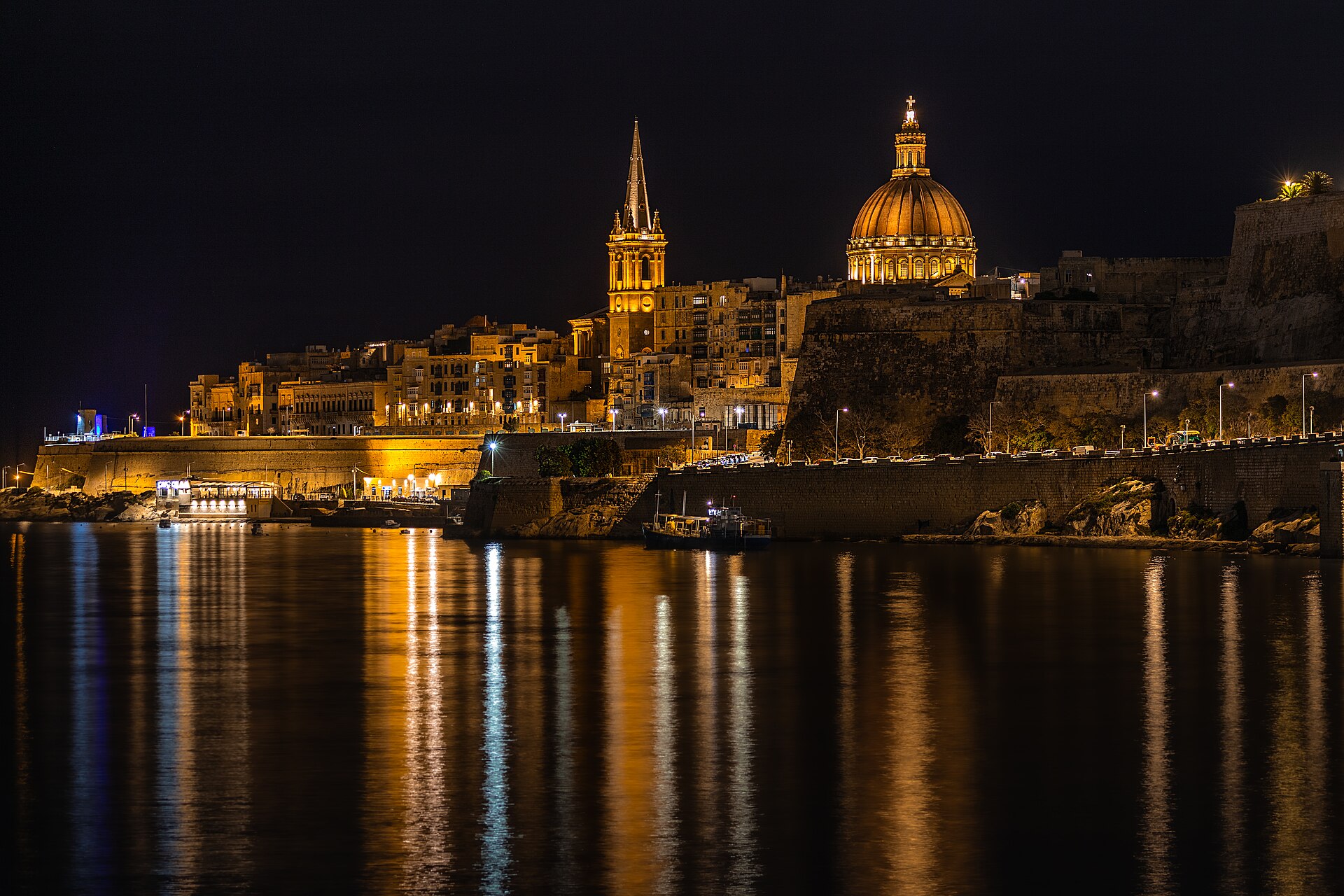 Valletta i kvällsljus